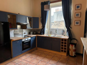 Traditional Edinburgh City Centre Apartment